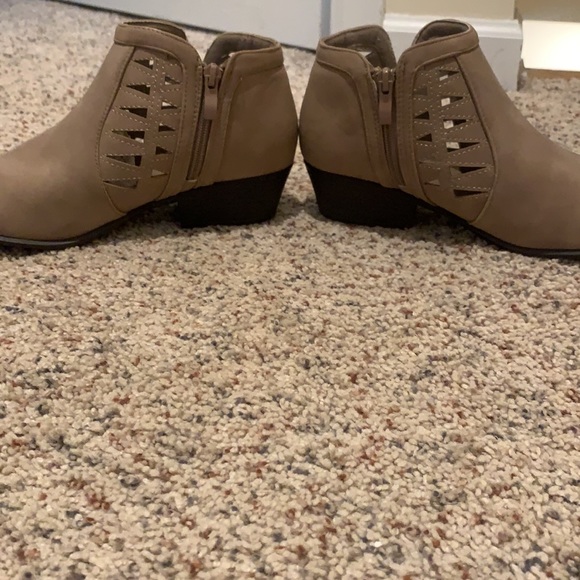Tan Ankle Boots! - Picture 4 of 8